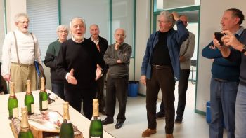 Jean-Paul Michel, Roger Limacher, Marc Roussel, Jean-Bernard de Gasquet, Jean Cathala, Francis Moze, Maurice Perret, Jacques Debrughraeve chantent.