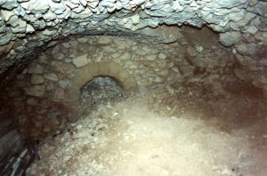 Mai 1990, la cave est obstruée
